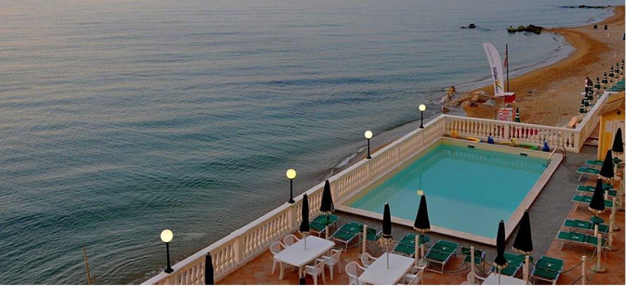 פורטו רקנאטי Hotel Brigantino Non Dista מראה חיצוני תמונה