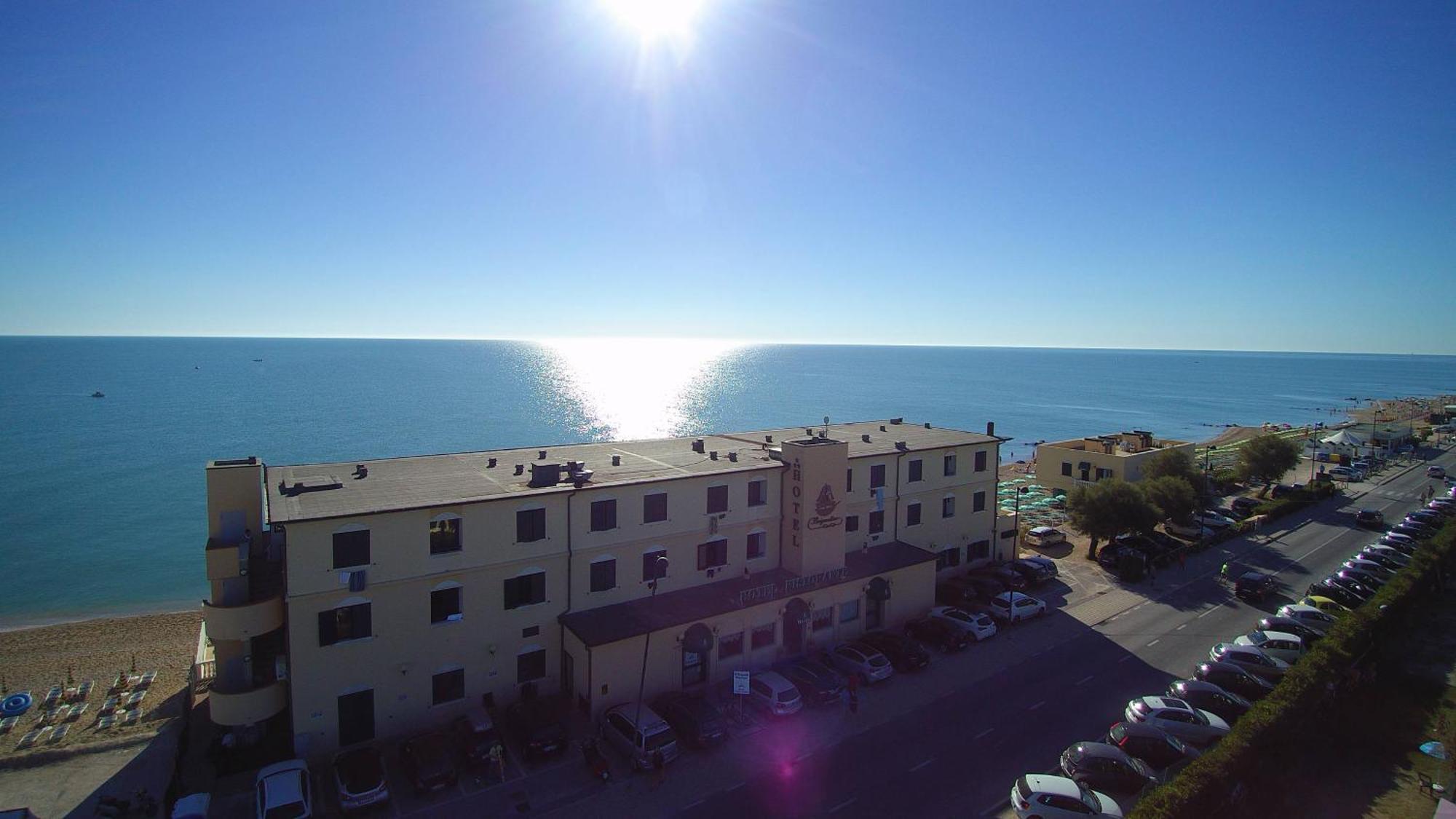 פורטו רקנאטי Hotel Brigantino Non Dista מראה חיצוני תמונה